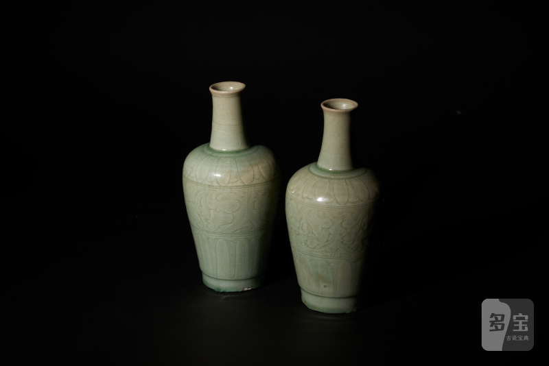 明代 龙泉窑青釉刻划缠枝花卉莲纹瓶一对 - 图10